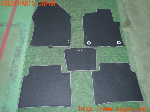 3UPJ=31030629]プリウスPHV S GRスポーツ(ZVW52)純正 フロアマット 5枚セット 中古_m3