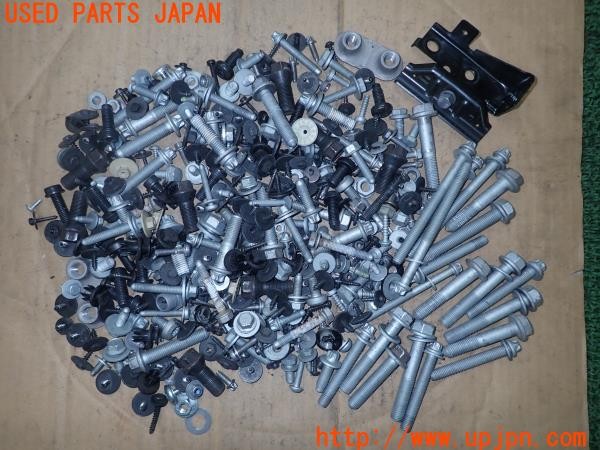 3UPJ=31090720]BMW X1(52EE20 U11系)ネジ・ナット・ステー類 セット ジャンク_m0