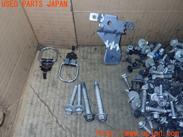 3UPJ=31130720]キャデラック ATS(A1SL)ネジ・ナット・ステー類 セット ジャンク_m1