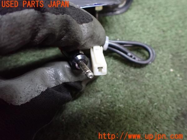 3UPJ=31140510]アルテッツァ RS200(SXE10)前期 純正 アンテナベース 社外シャークアンテナ 中古_m4