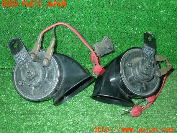 3UPJ=31230563]ハイエースワゴン リビングサルーンEX(KZH100G)PIAA ピア スピアリア・バスホーン 330+400HZ 2端子 中古_m1