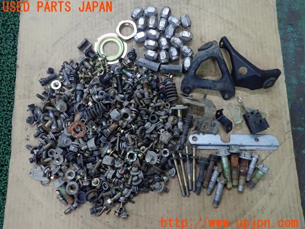 3UPJ=31230720]ハイエースワゴン リビングサルーンEX(KZH100G)ネジ・ナット・ステー類 セット ジャンク_m0