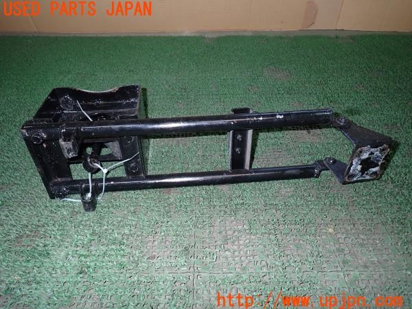 3UPJ=31250029]三菱ジープ(J58)純正? スペアタイヤキャリア ブラケット 中古_m2