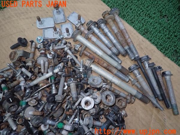 3UPJ=31300720]ジープ グランドチェロキー(WK36T)ネジ・ナット・ステー類 セット ジャンク_m1