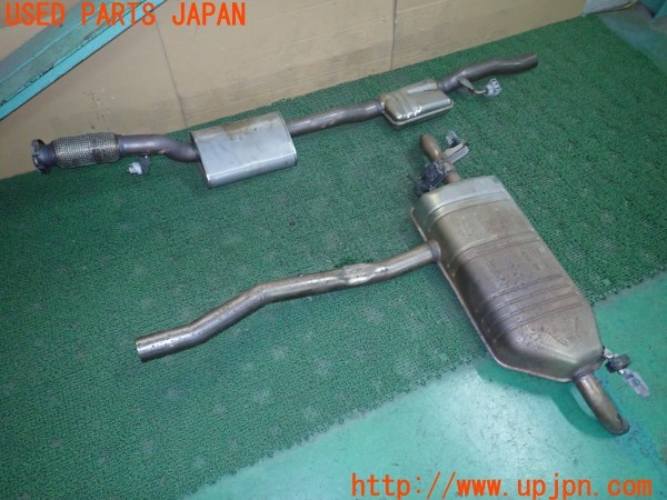 3UPJ=31390152]ベンツ A250(177147M V177)純正 マフラー カット済み 2分割 中古_m0