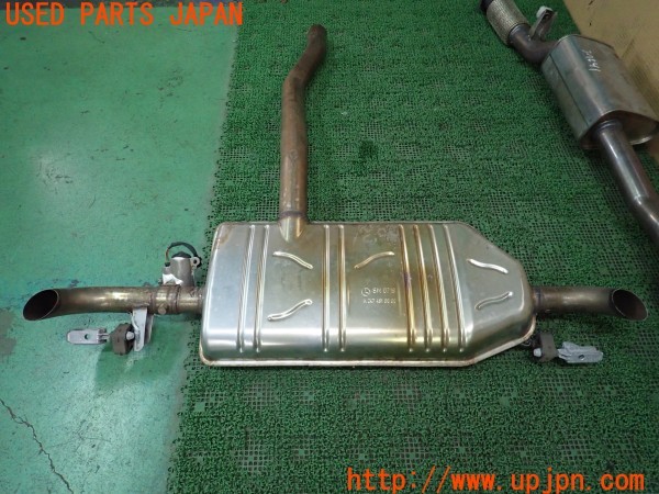 3UPJ=31390152]ベンツ A250(177147M V177)純正 マフラー カット済み 2分割 中古_m4