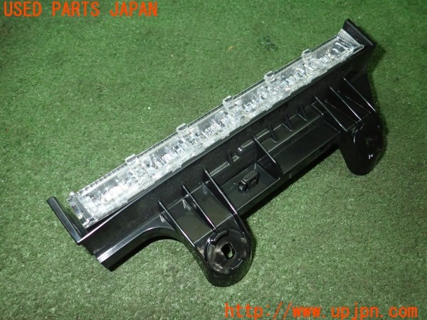 3UPJ=31550590]ヴォクシー(ZRR80W)純正 ハイマウントストップランプ 中古_m1