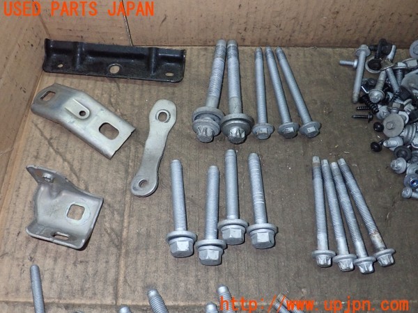 3UPJ=31660720]ベンツ B180(246242 W246)ネジ・ナット・ステー類 セット ジャンク_m1