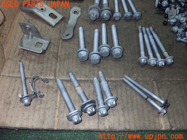 3UPJ=31660720]ベンツ B180(246242 W246)ネジ・ナット・ステー類 セット ジャンク_m2