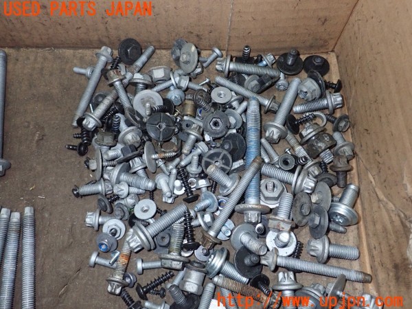 3UPJ=31660720]ベンツ B180(246242 W246)ネジ・ナット・ステー類 セット ジャンク_m3