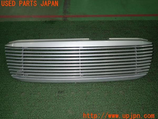 3UPJ=31780047]ランクル100系(UZJ100W)前期 純正 フロントグリル ラジエーターグリル 中古_m0