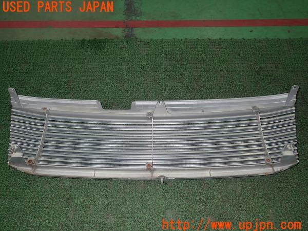 3UPJ=31780047]ランクル100系(UZJ100W)前期 純正 フロントグリル ラジエーターグリル 中古_m1