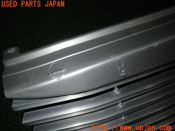 3UPJ=31780047]ランクル100系(UZJ100W)前期 純正 フロントグリル ラジエーターグリル 中古_m2