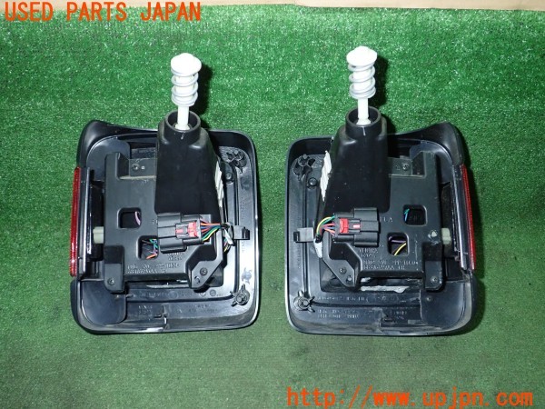 3UPJ=31890547]ジープラングラー アンリミテッド(JL36L)純正 55112892AG  テールランプ 中古_m2