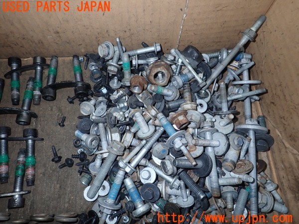 3UPJ=32090720]ジープ グランドチェロキー(WK36A)ネジ・ナット・ステー類 セット ジャンク_m3