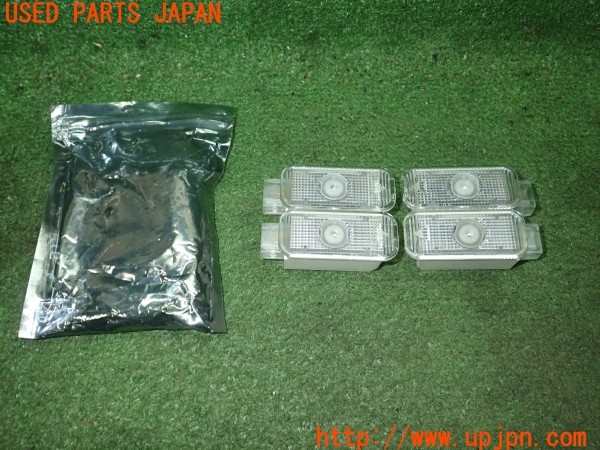 3UPJ=32150512]アウディ A6(F2DKNF)社外 カーテシランプ 中古_m0