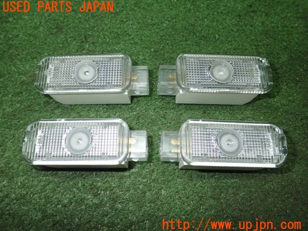 3UPJ=32150512]アウディ A6(F2DKNF)社外 カーテシランプ 中古_m1