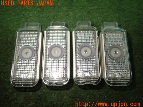 3UPJ=32150512]アウディ A6(F2DKNF)社外 カーテシランプ 中古_m3