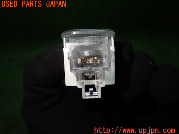3UPJ=32150512]アウディ A6(F2DKNF)社外 カーテシランプ 中古_m4