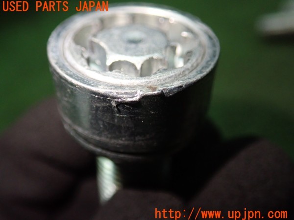 3UPJ=32150968]アウディ A6(F2DKNF)純正 82A071455 M14×P1.5×27 ホイールロックボルト 中古_m3