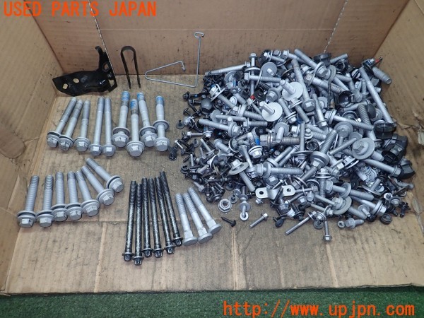 3UPJ=32250720]ボルボ C40 リチャージ(XE400RXCE)ネジ・ナット・ステー類 セット ジャンク_m0