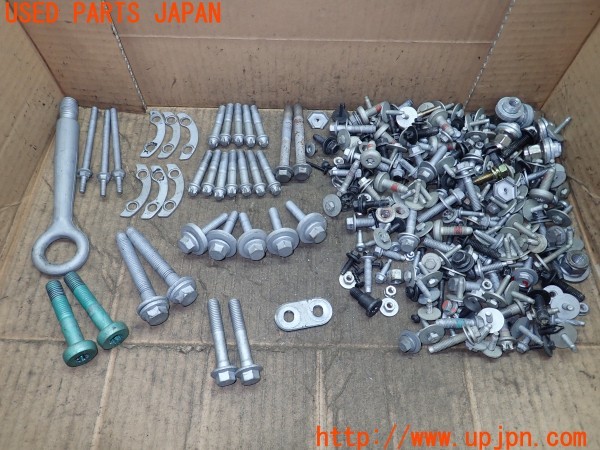 3UPJ=32290720]ジャガー XE(JA2NA X760)ネジ・ナット・ステー類 セット ジャンク_m0
