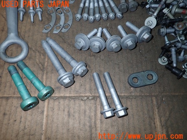 3UPJ=32290720]ジャガー XE(JA2NA X760)ネジ・ナット・ステー類 セット ジャンク_m2