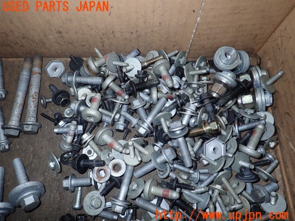 3UPJ=32290720]ジャガー XE(JA2NA X760)ネジ・ナット・ステー類 セット ジャンク_m3