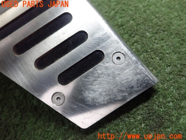 3UPJ=32320630]VW ザ･ビートル(16CPL)純正 アクセル ブレーキ フットレスト ペダルカバー アクセルペダル付き 右ハンドル・AT用 中古_m1