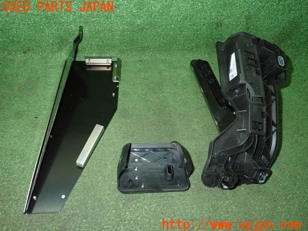 3UPJ=32320630]VW ザ･ビートル(16CPL)純正 アクセル ブレーキ フットレスト ペダルカバー アクセルペダル付き 右ハンドル・AT用 中古_m4