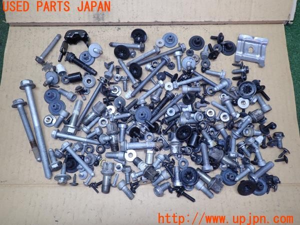 3UPJ=32450720]アウディ A1 スポーツバック(8XCHZ)ネジ・ナット・ステー類 セット ジャンク_m0