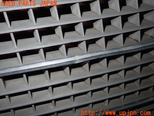 3UPJ=32470047]ベンツ 240D(115117)W115 純正 115 888 22 85 フロントグリル 中古_m3