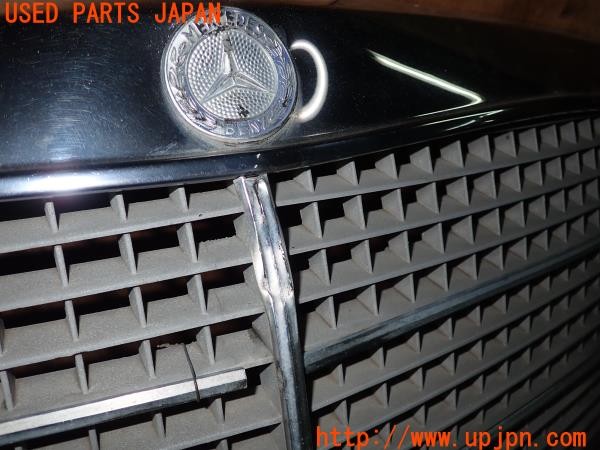 3UPJ=32470047]ベンツ 240D(115117)W115 純正 115 888 22 85 フロントグリル 中古_m4
