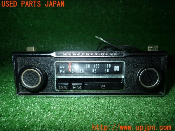 3UPJ=32470519]ベンツ 240D(115117)W115 純正 ラジオ 難有 中古_m0