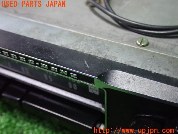 3UPJ=32470519]ベンツ 240D(115117)W115 純正 ラジオ 難有 中古_m2