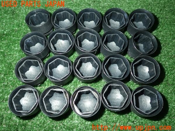 3UPJ=32480001]アウディ Q3 スポーツバック(F3DPC)純正 4M0601173D ホイールナットキャップ ボルトキャップ 20個 中古_m2
