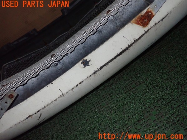 3UPJ=32570048]クライスラー 300C(LX57)前期 XENON ゼノン 12501 フロントバンパー フォグ・コーナーランプ付き 中古_m4