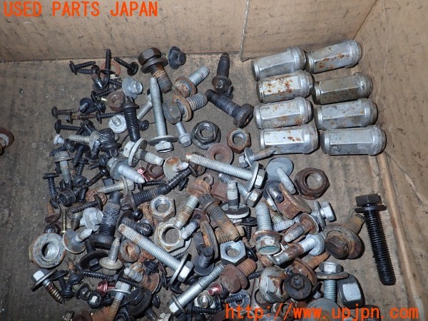 3UPJ=32570720]クライスラー 300C(LX57)前期 ネジ・ナット・ステー類 セット ジャンク_m3