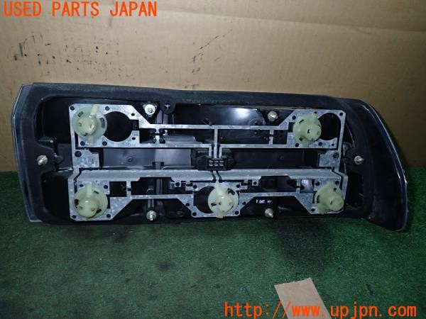 3UPJ=32590547]BMW 520i(E28)純正 1366769L 左テールランプ 中古_m2