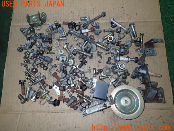 3UPJ=32590720]BMW 520i(E28)ネジ・ナット・ステー類 セット ジャンク_m0