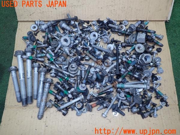 3UPJ=32620720]ジープ グランドチェロキー(WK36T)ネジ・ナット・ステー類 セット ジャンク_m0