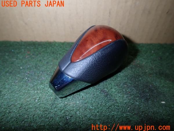 3UPJ=32670614]ヴェルファイア(GGH20W)純正 シフトノブ 木目 ウッド 中古_m0