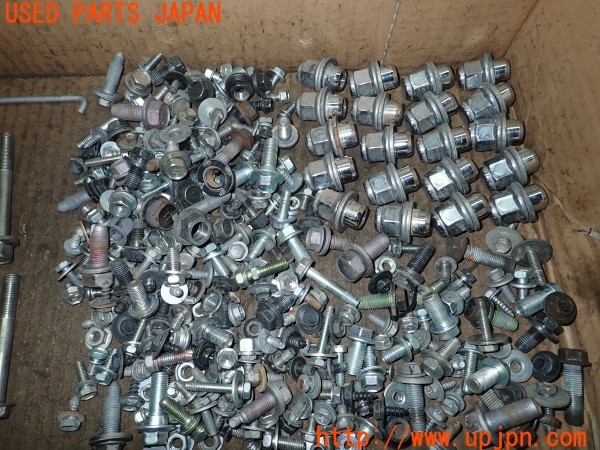 3UPJ=32730720]ヴォクシー(AZR60G)ネジ・ナット・ステー類 セット ジャンク_m3