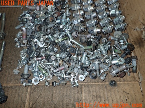 3UPJ=32730720]ヴォクシー(AZR60G)ネジ・ナット・ステー類 セット ジャンク_m4