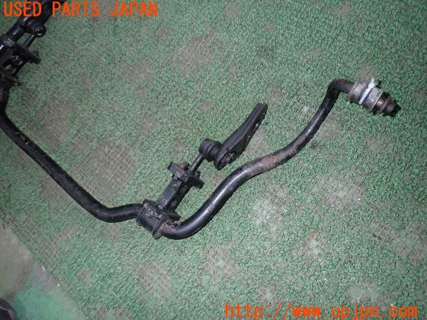 3UPJ=32790425]ランクルプラド(KZJ71W)後期 純正 フロントスタビライザー ボディリフト 社外延長ブロック付き 中古_m1