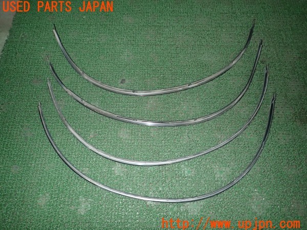 3UPJ=32840012]クラウン ハードトップ(GS131)純正?  フェンダーアーチモール 1台分 中古_m3