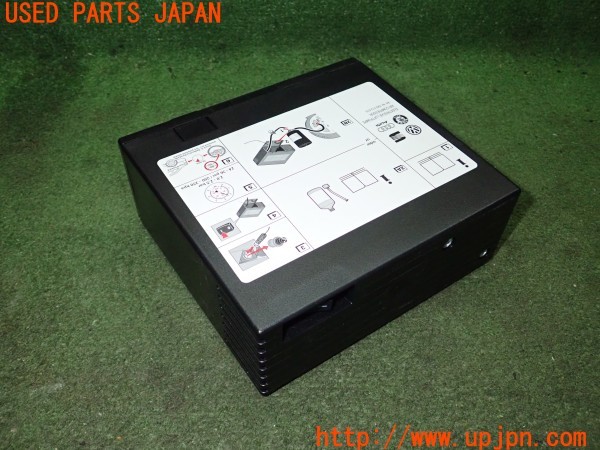 3UPJ=32880625]アウディ A1 スポーツバック(8XCHZ)純正 パンク修理キット エアコンプレッサー 中古_m2