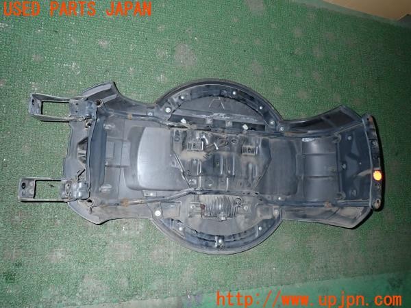 3UPJ=32890029]パジェロ ロング エクシード(V98W)純正 スペアタイヤカバー 中古_m4