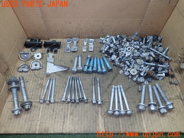 3UPJ=32960720]ベンツ C200 ステーションワゴン(204248 S204)ネジ・ナット・ステー類 セット ジャンク_m0