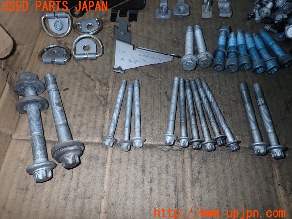 3UPJ=32960720]ベンツ C200 ステーションワゴン(204248 S204)ネジ・ナット・ステー類 セット ジャンク_m2